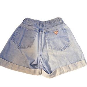 Guess vintage light wash denim jean shorts size 27